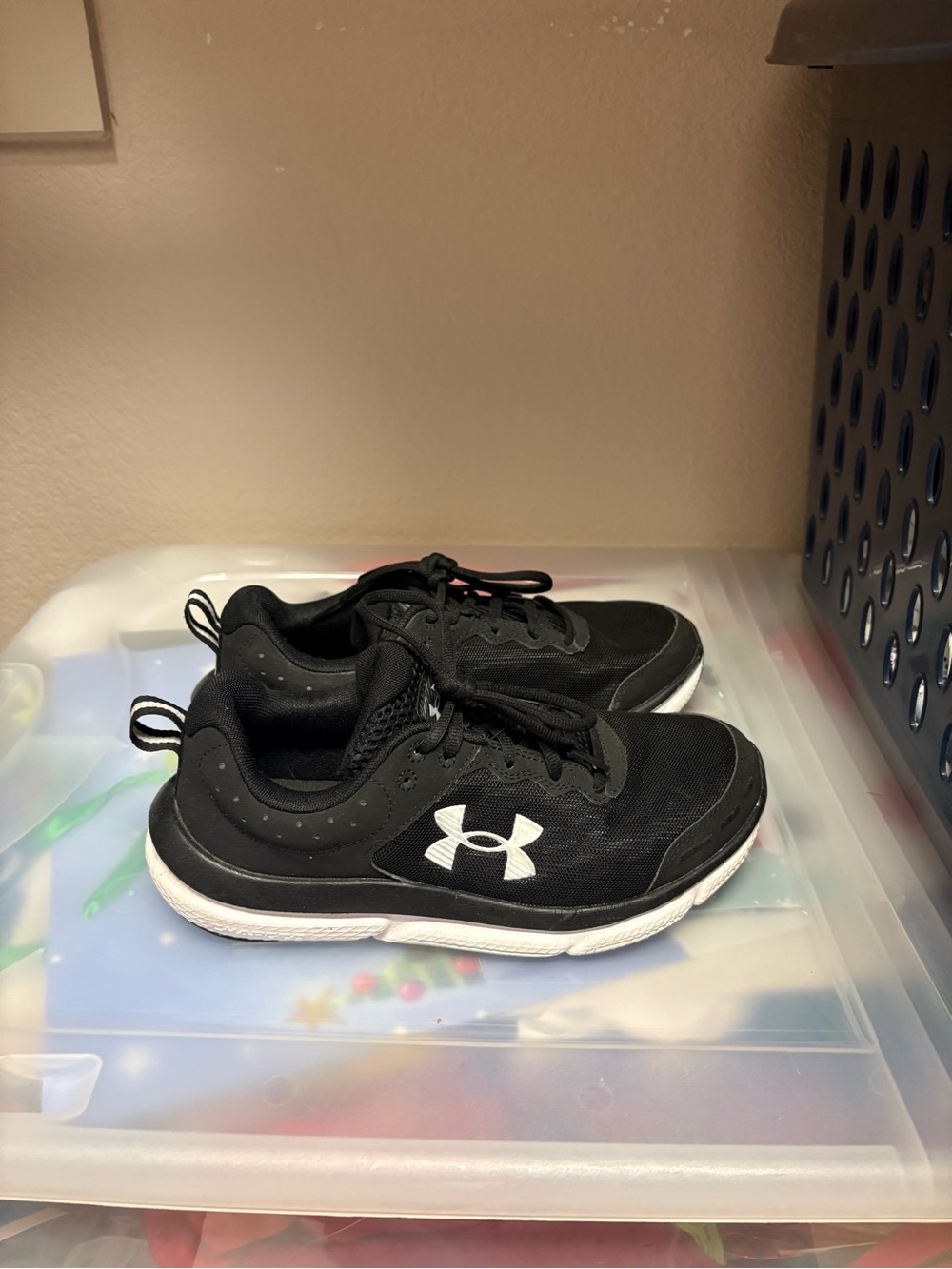 Under Armour Charged Assert 10 "Black/White" WIDE
